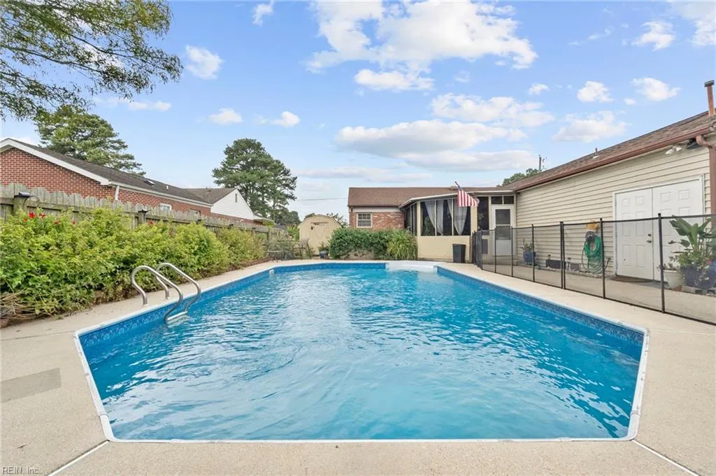 Virginia Beach, Virginia 23464, United States, 4 Bedrooms Bedrooms, ,2 BathroomsBathrooms,Residential,Pending,210784