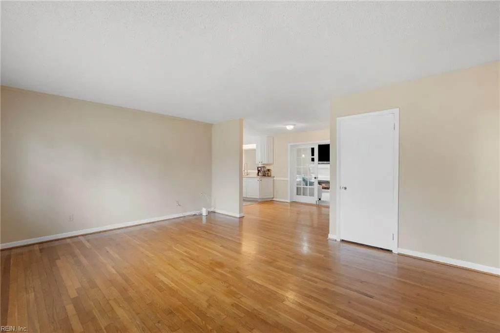 Virginia Beach, Virginia 23464, United States, 4 Bedrooms Bedrooms, ,2 BathroomsBathrooms,Residential,Pending,210784