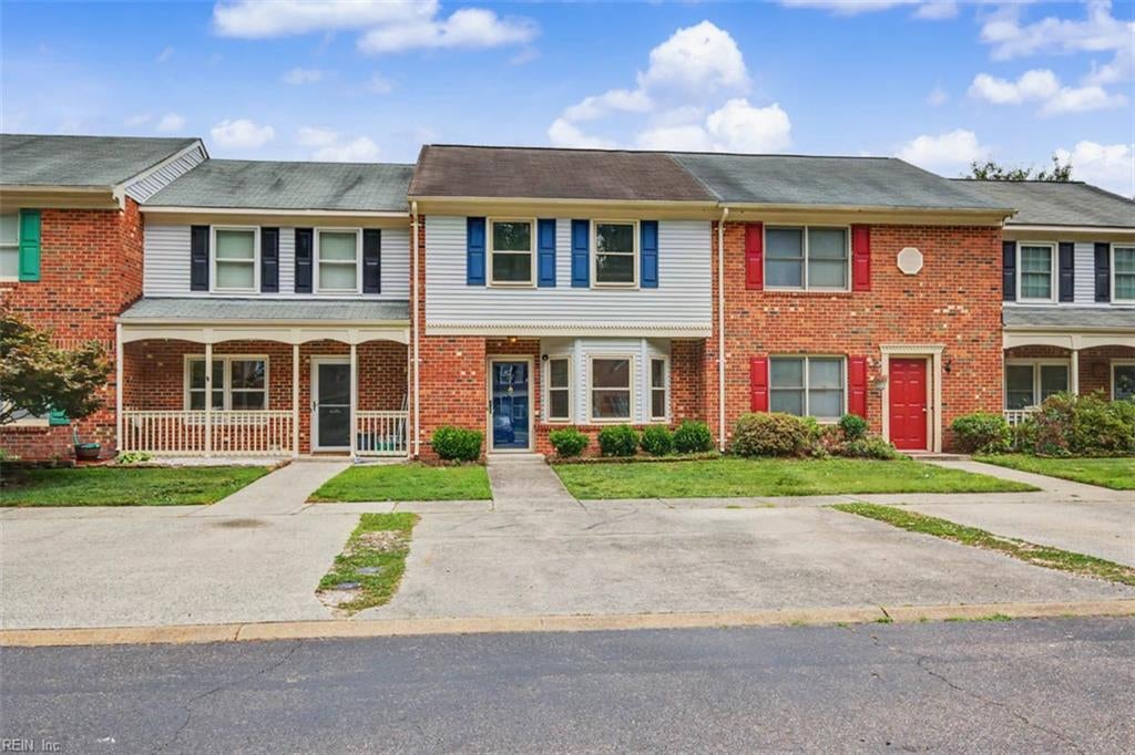 Photo of 112 Tewkesbury Quay, Yorktown, VA 23692 (MLS # 10641987)