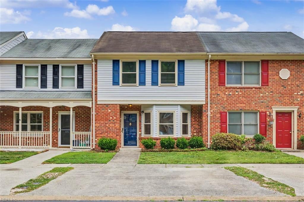 Photo of 112 Tewkesbury Quay, Yorktown, VA 23692 (MLS # 10641987)