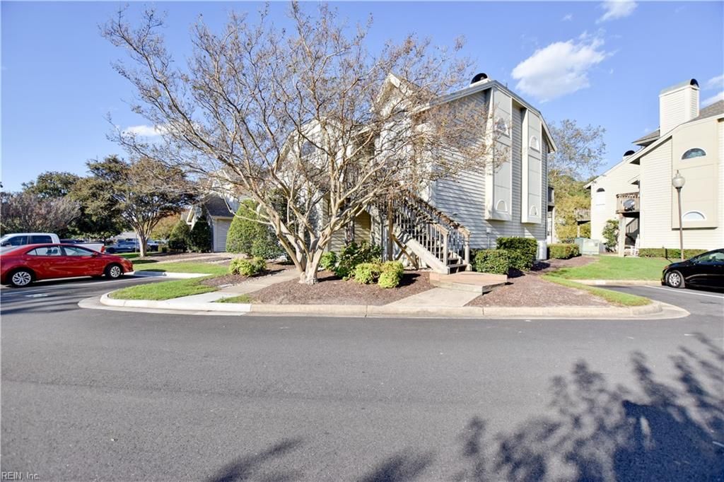 Photo of 525 E Lake Circle, Chesapeake, VA 23322 (MLS # 10607799)