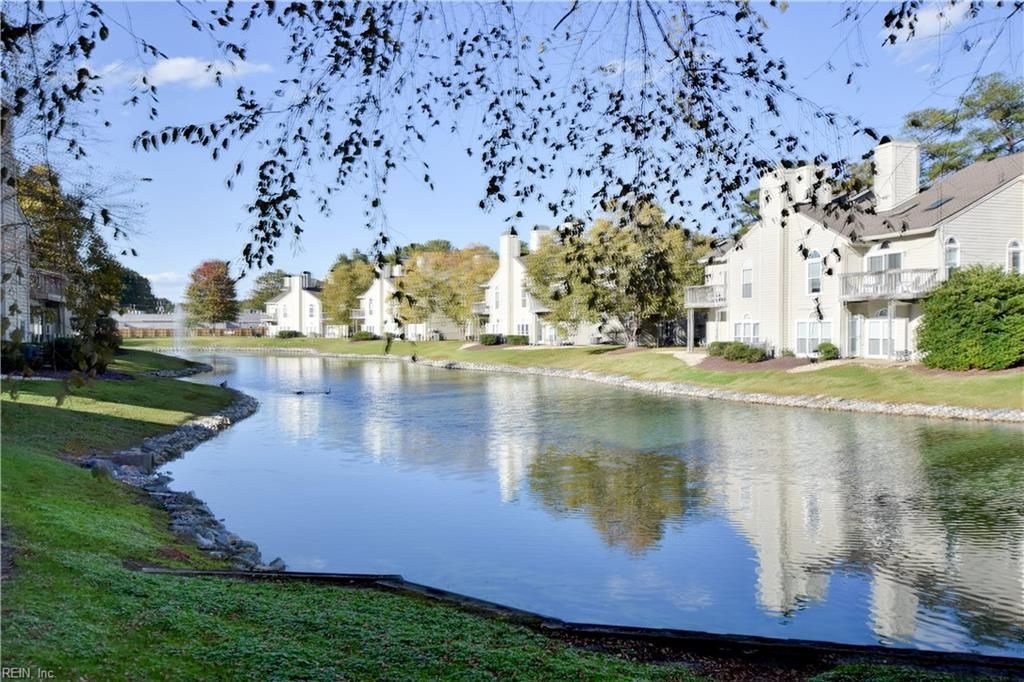 Photo of 525 E Lake Circle, Chesapeake, VA 23322 (MLS # 10607799)