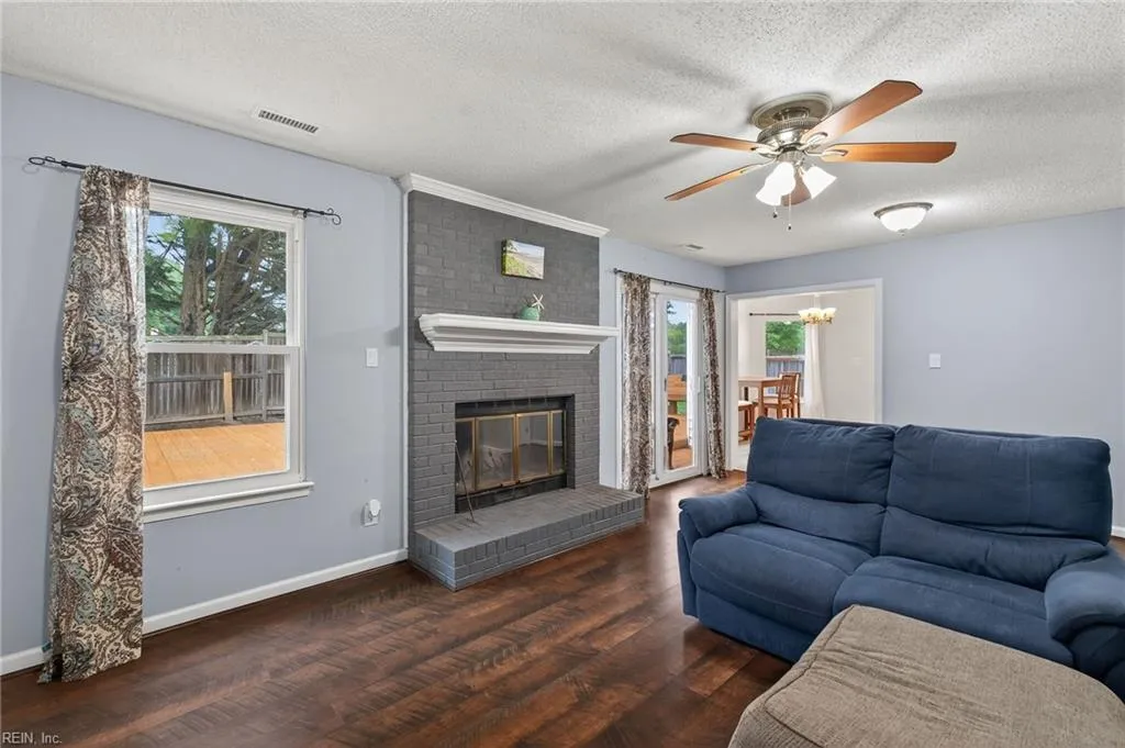 Virginia Beach, Virginia 23456, United States, 4 Bedrooms Bedrooms, ,3 BathroomsBathrooms,Residential,Active,212498