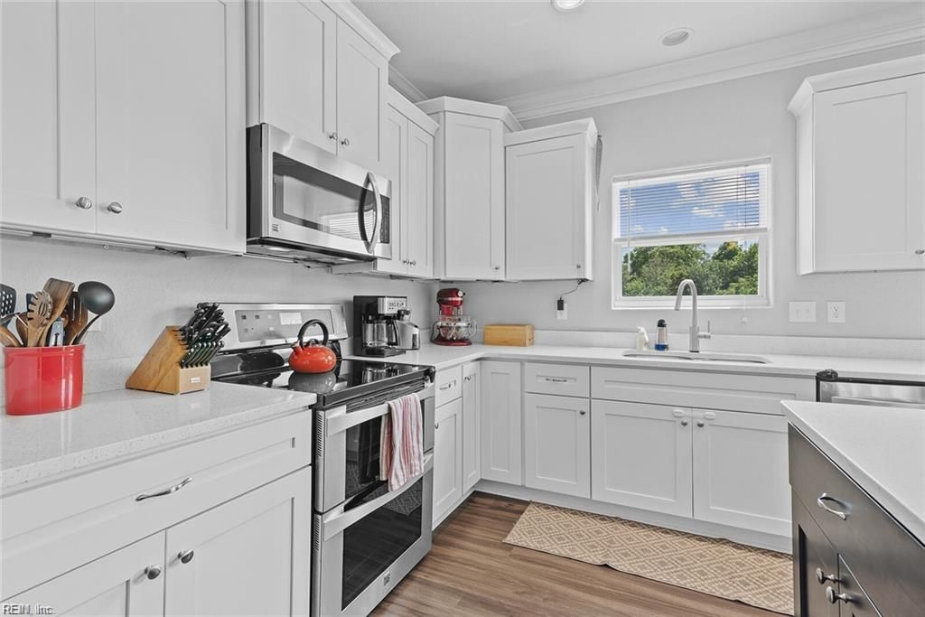 Photo of 2009 Parkview Avenue, Norfolk, VA 23503 (MLS # 10616607)