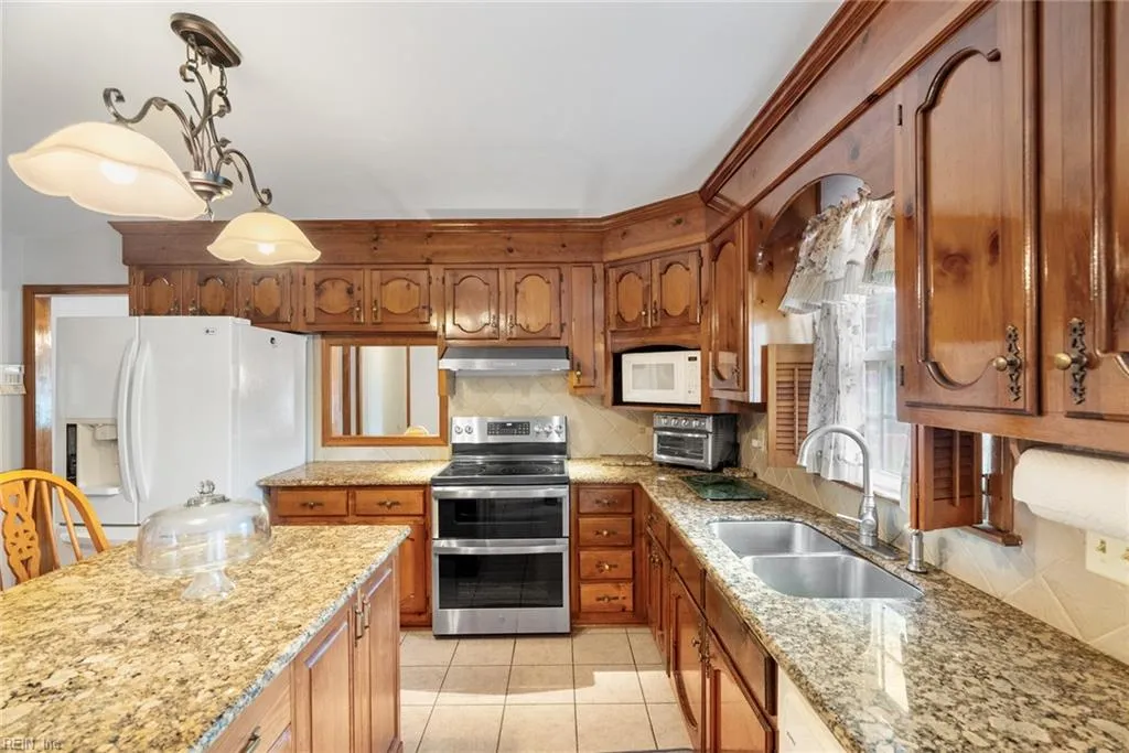 Virginia Beach, Virginia 23464, United States, 4 Bedrooms Bedrooms, ,3 BathroomsBathrooms,Residential,Active,132323