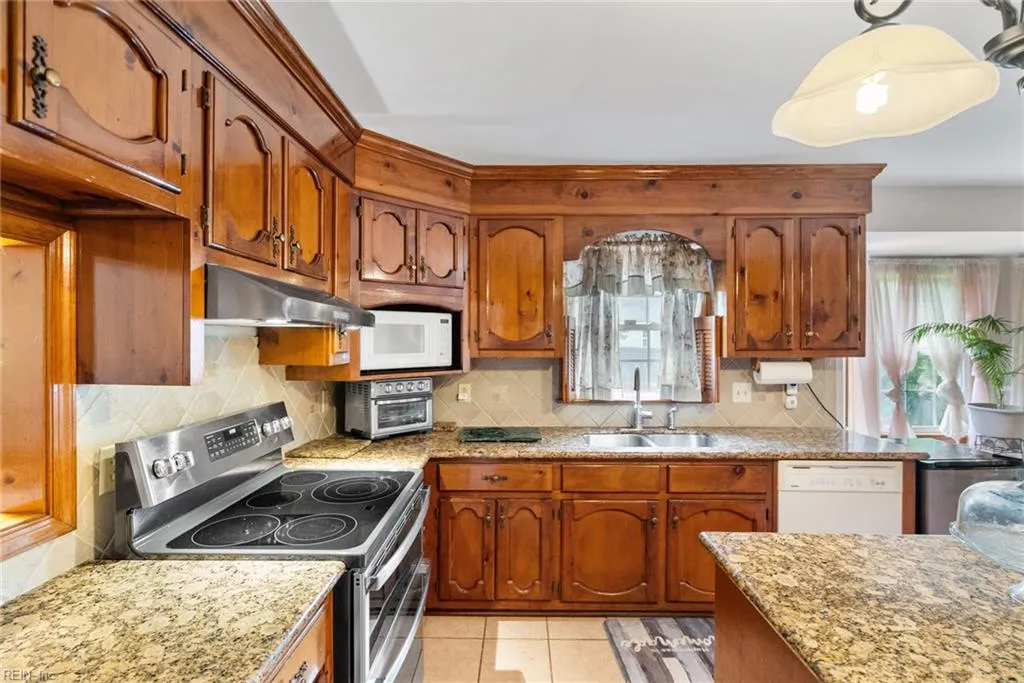 Virginia Beach, Virginia 23464, United States, 4 Bedrooms Bedrooms, ,3 BathroomsBathrooms,Residential,Active,132323