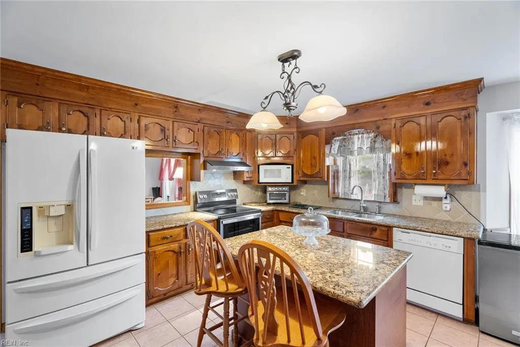 Virginia Beach, Virginia 23464, United States, 4 Bedrooms Bedrooms, ,3 BathroomsBathrooms,Residential,Active,132323