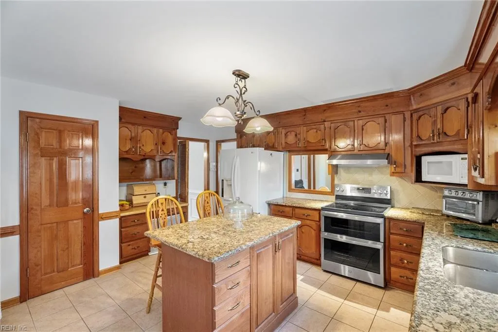 Virginia Beach, Virginia 23464, United States, 4 Bedrooms Bedrooms, ,3 BathroomsBathrooms,Residential,Active,132323