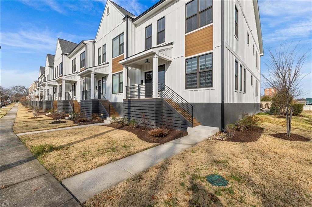 Photo of 400 Carolina Avenue, Norfolk, VA 23508 (MLS # 10635641)