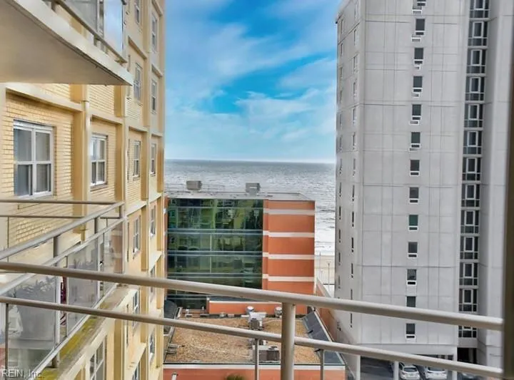 Virginia Beach, Virginia 23451, United States, 3 Bedrooms Bedrooms, ,3 BathroomsBathrooms,Residential,Pending,32502