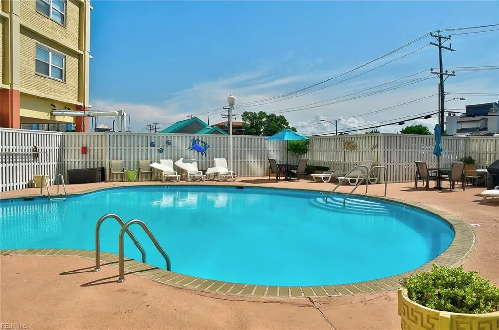 Virginia Beach, Virginia 23451, United States, 3 Bedrooms Bedrooms, ,3 BathroomsBathrooms,Residential,Pending,32502