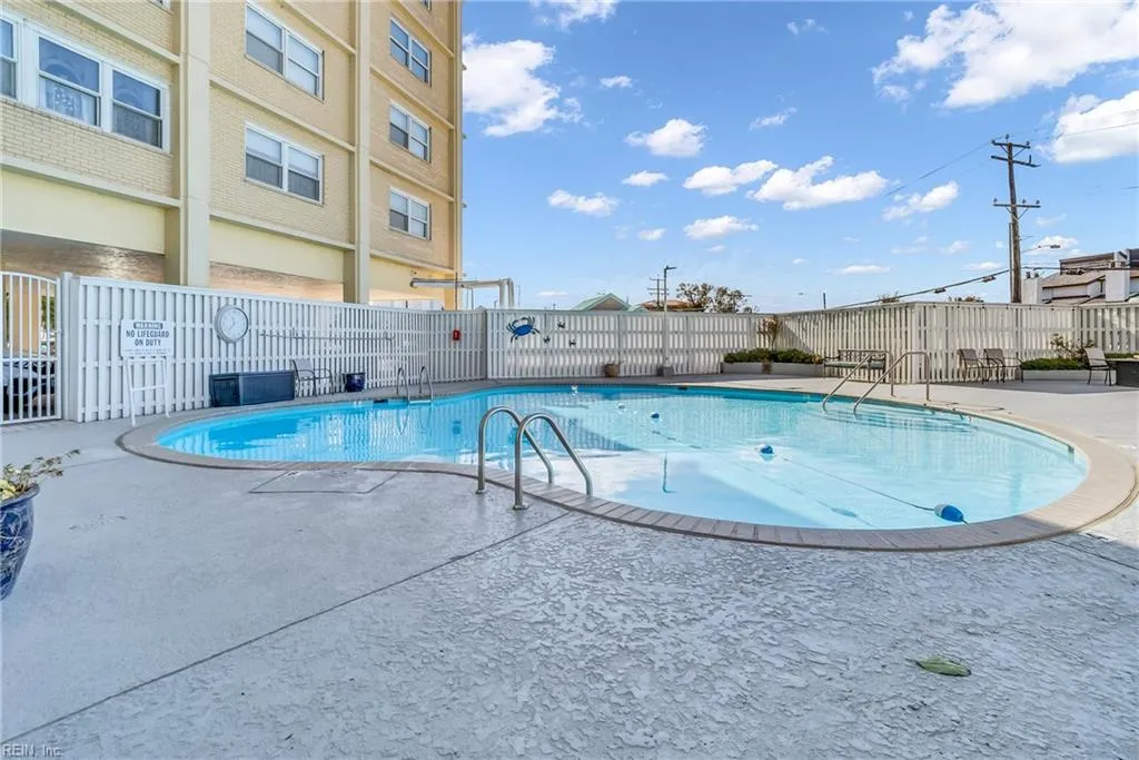 Virginia Beach, Virginia 23451, United States, 3 Bedrooms Bedrooms, ,3 BathroomsBathrooms,Residential,Pending,32502