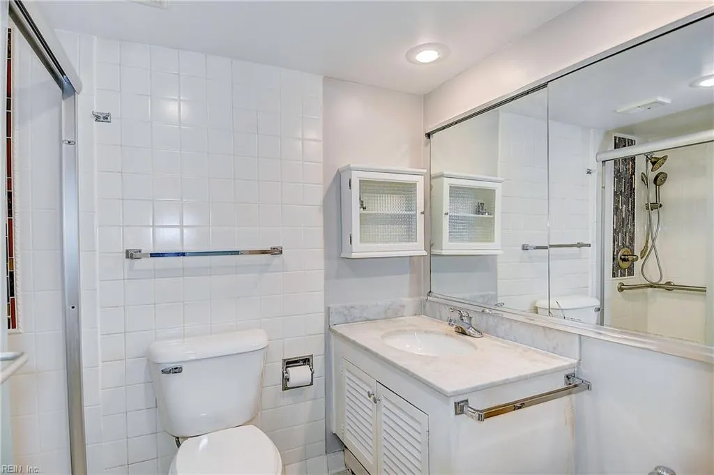 Virginia Beach, Virginia 23451, United States, 3 Bedrooms Bedrooms, ,3 BathroomsBathrooms,Residential,Pending,32502