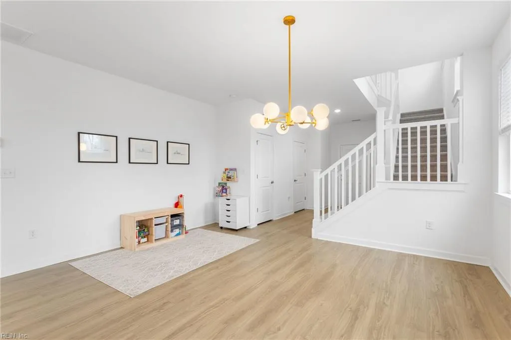 Chesapeake, Virginia 23322, United States, 4 Bedrooms Bedrooms, ,3 BathroomsBathrooms,Residential,Pending,120653