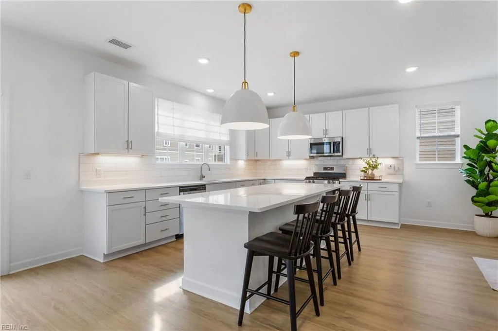 Chesapeake, Virginia 23322, United States, 4 Bedrooms Bedrooms, ,3 BathroomsBathrooms,Residential,Pending,120653