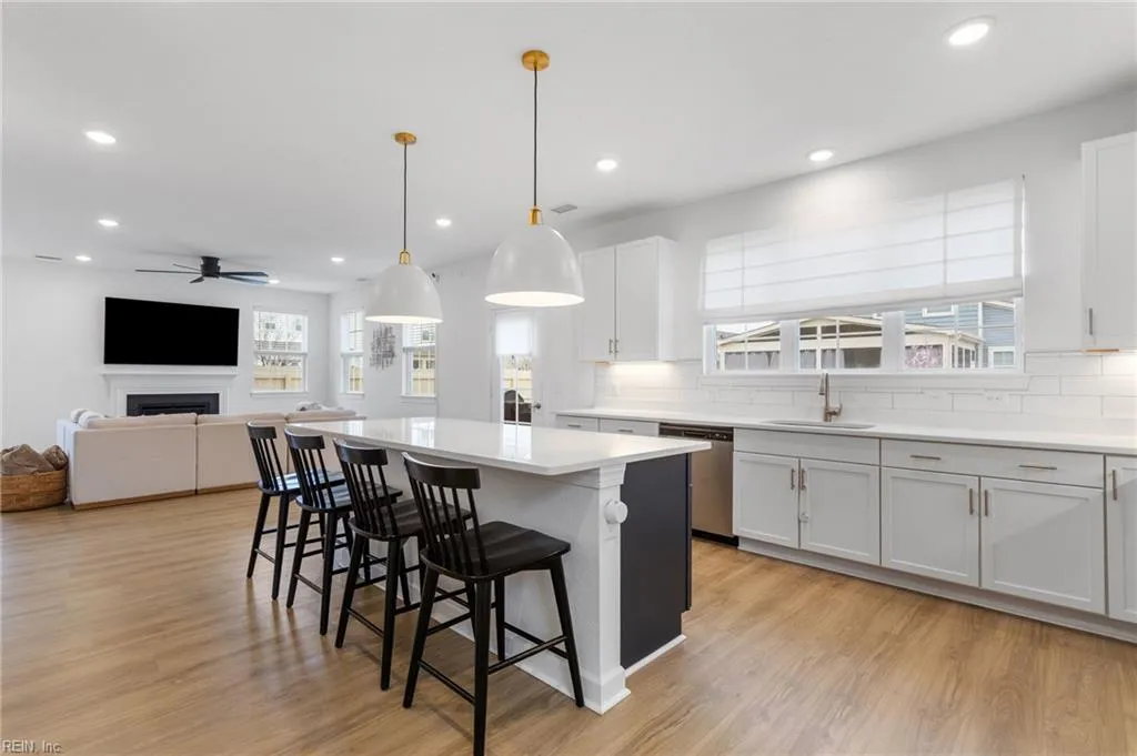 Chesapeake, Virginia 23322, United States, 4 Bedrooms Bedrooms, ,3 BathroomsBathrooms,Residential,Pending,120653