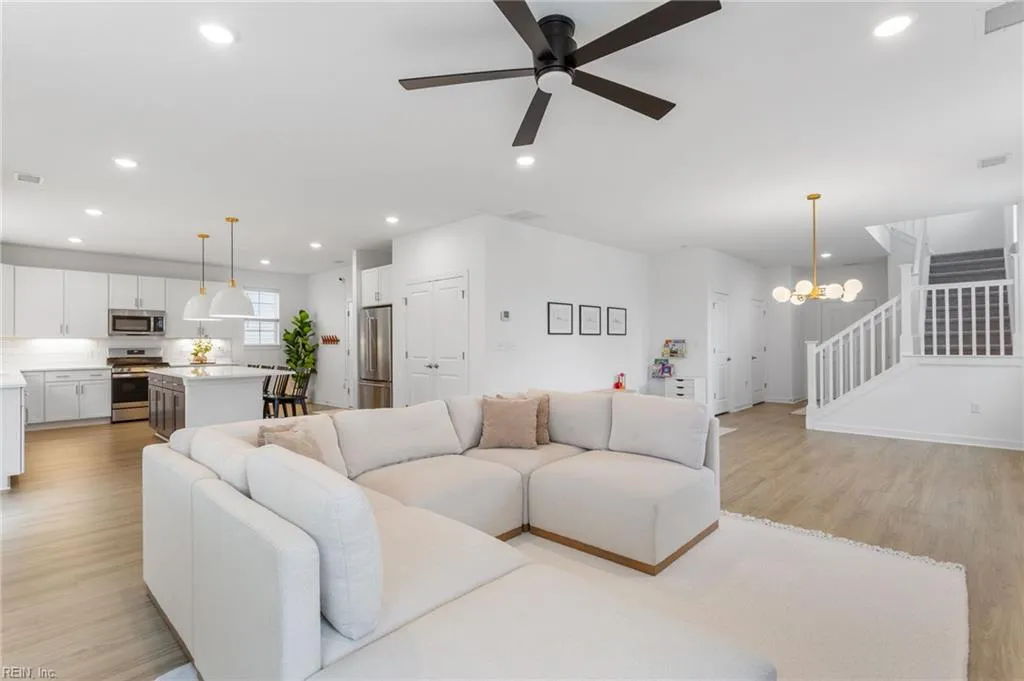 Chesapeake, Virginia 23322, United States, 4 Bedrooms Bedrooms, ,3 BathroomsBathrooms,Residential,Pending,120653