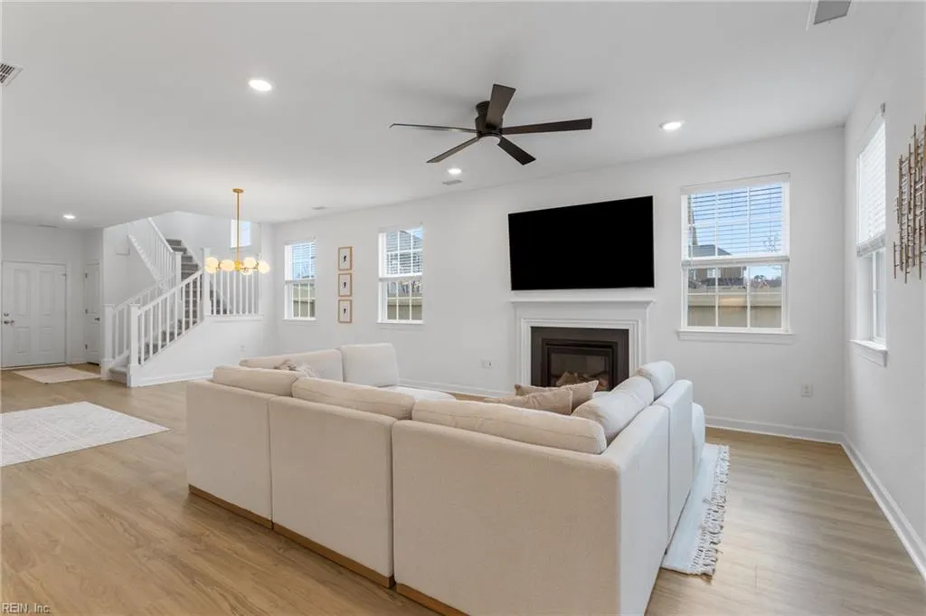 Chesapeake, Virginia 23322, United States, 4 Bedrooms Bedrooms, ,3 BathroomsBathrooms,Residential,Pending,120653