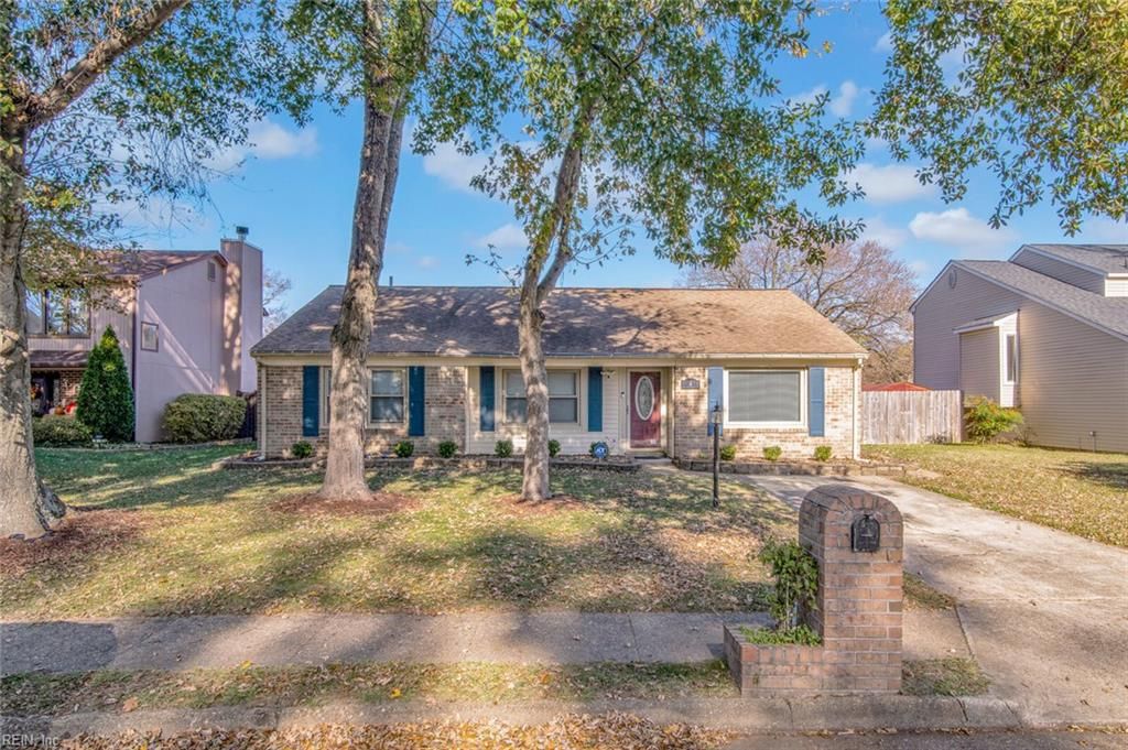 Photo of 4 Overlook Court, Hampton, VA 23669 (MLS # 10618441)