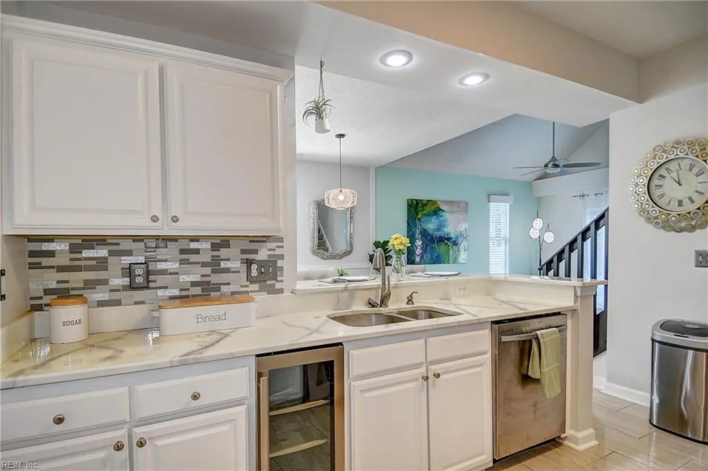 Virginia Beach, Virginia 23451, United States, 4 Bedrooms Bedrooms, ,2 BathroomsBathrooms,Residential,Active,141464