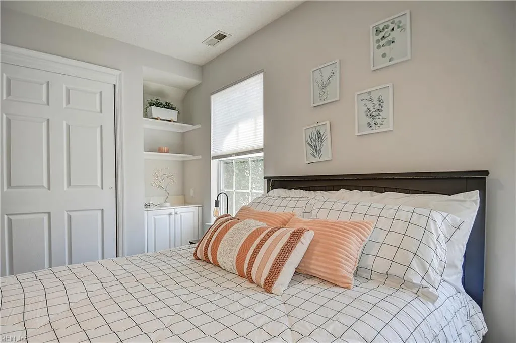 Virginia Beach, Virginia 23451, United States, 4 Bedrooms Bedrooms, ,2 BathroomsBathrooms,Residential,Active,141464