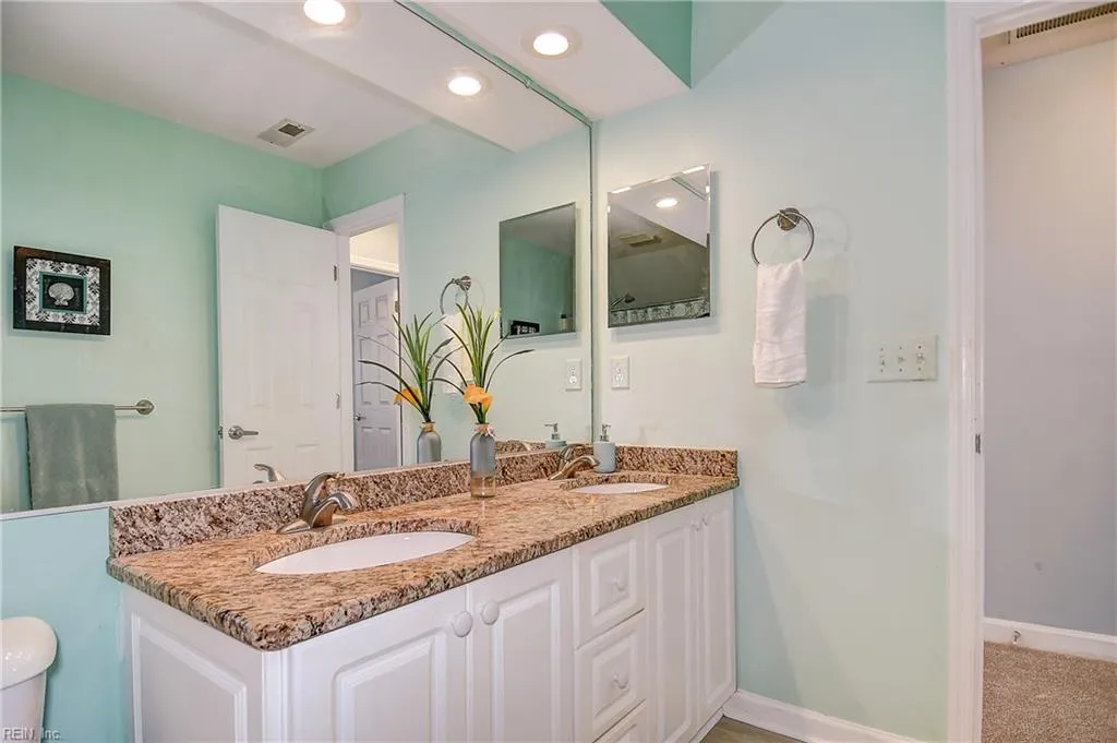 Virginia Beach, Virginia 23451, United States, 4 Bedrooms Bedrooms, ,2 BathroomsBathrooms,Residential,Active,141464