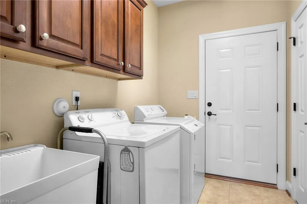 Chesapeake, Virginia 23320, United States, 3 Bedrooms Bedrooms, ,3 BathroomsBathrooms,Residential,Active,97829