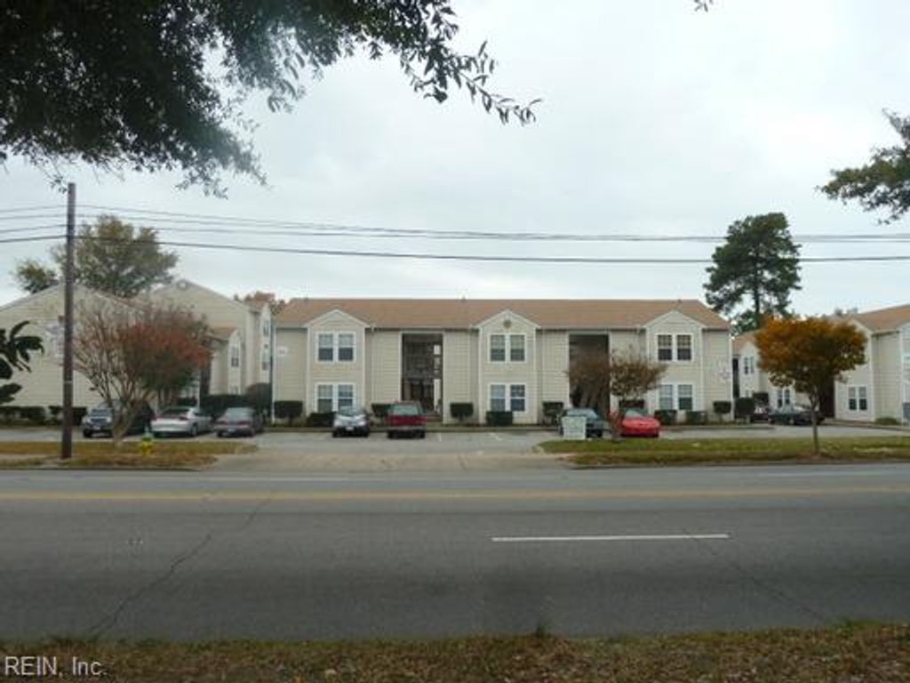 Photo of 915 W Little Creek Road #6, Norfolk, VA 23505 (MLS # 10637474)