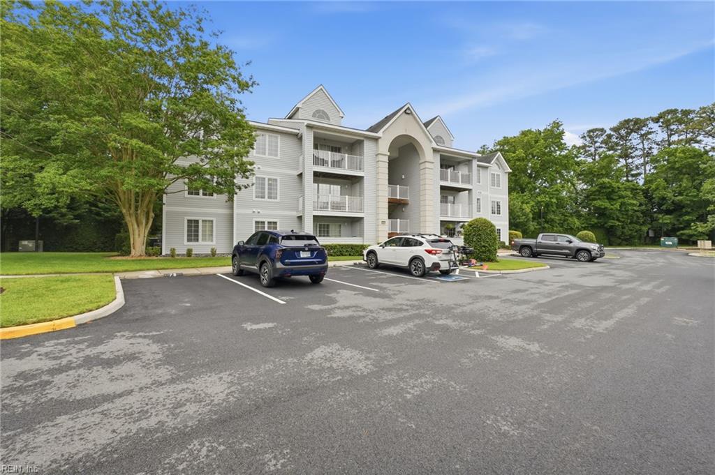 Photo of 904 Charnell Drive #303, Virginia Beach, VA 23451 (MLS # 10650969)