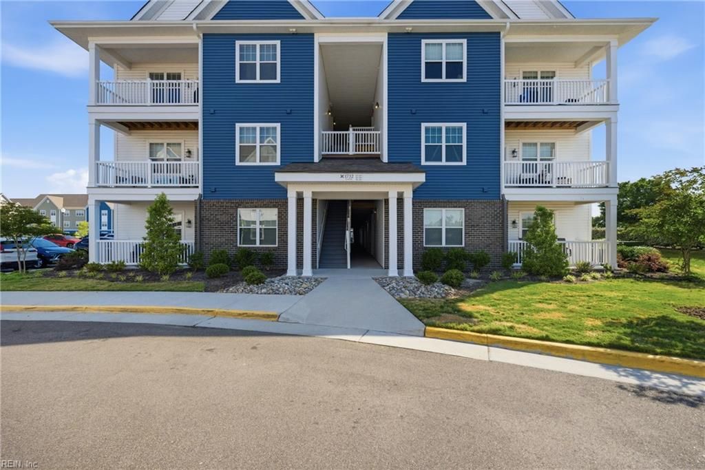 Photo of 1732 Dromolin Drive #204, Virginia Beach, VA 23456 (MLS # 10636008)