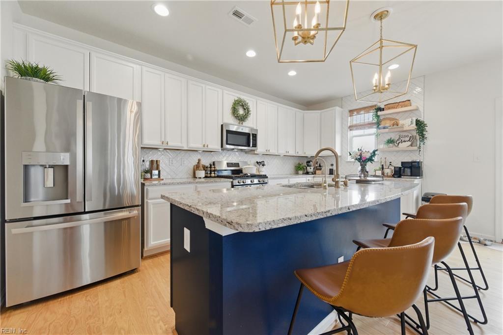 111 Brookside LN