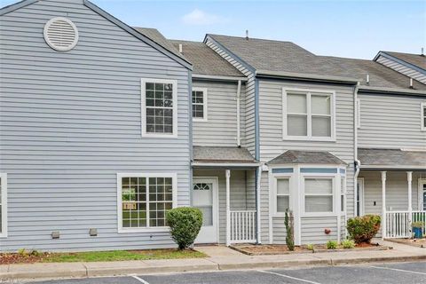 Photo of 18 Bayview Court, Hampton, VA 23664 (MLS # 10640203)