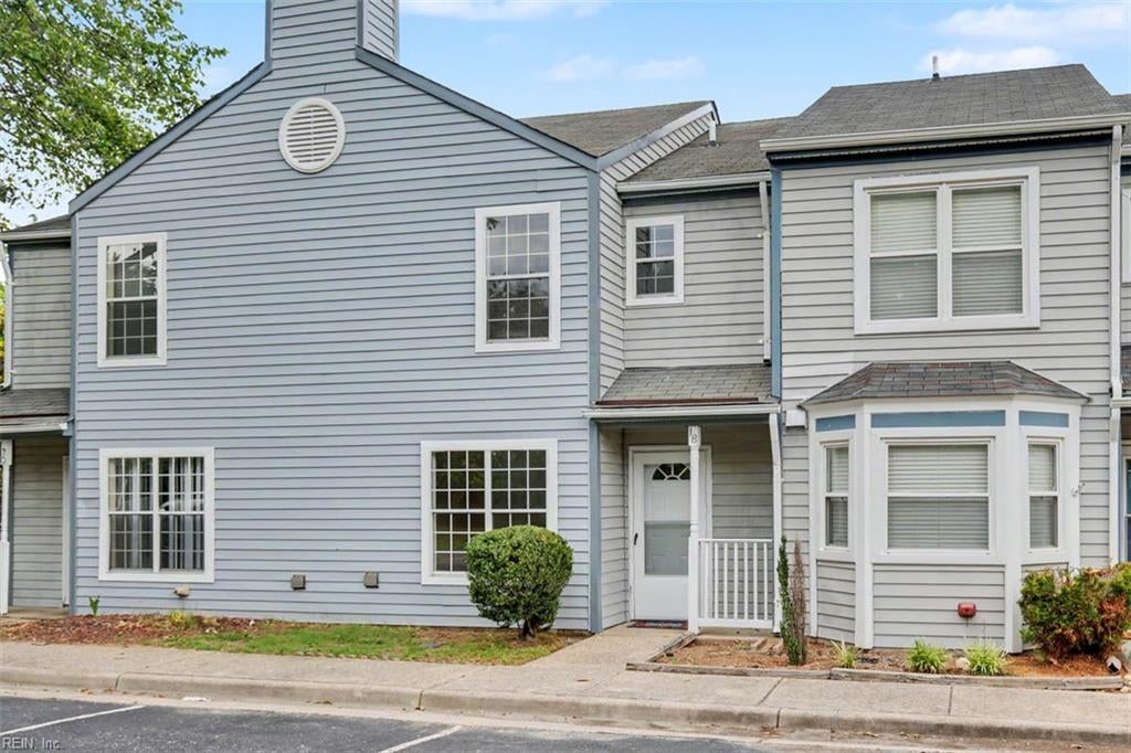 Photo of 18 Bayview Court, Hampton, VA 23664 (MLS # 10640203)