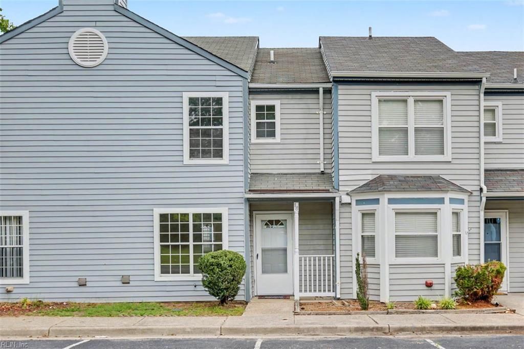 Photo of 18 Bayview Court, Hampton, VA 23664 (MLS # 10640203)