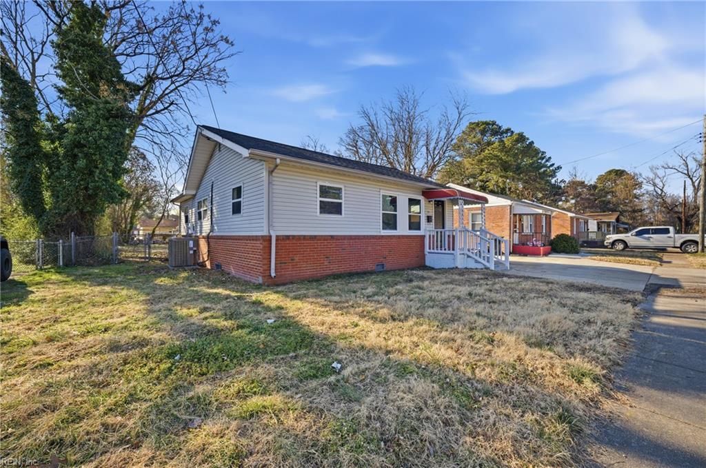 Photo of 20 Neville Street, Portsmouth, VA 23701 (MLS # 10619303)