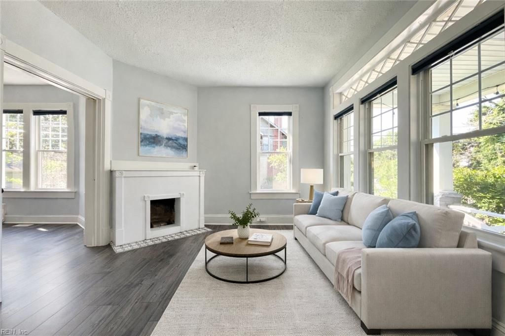 Photo of 187 Dupont Circle, Norfolk, VA 23509 (MLS # 10626386)