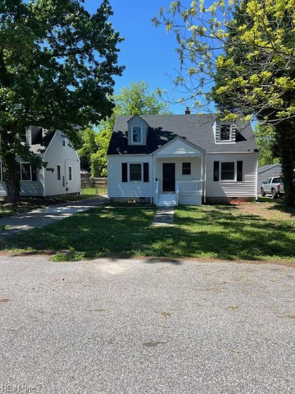 Photo of 32 W Southampton Avenue, Hampton, VA 23669 (MLS # 10635011)