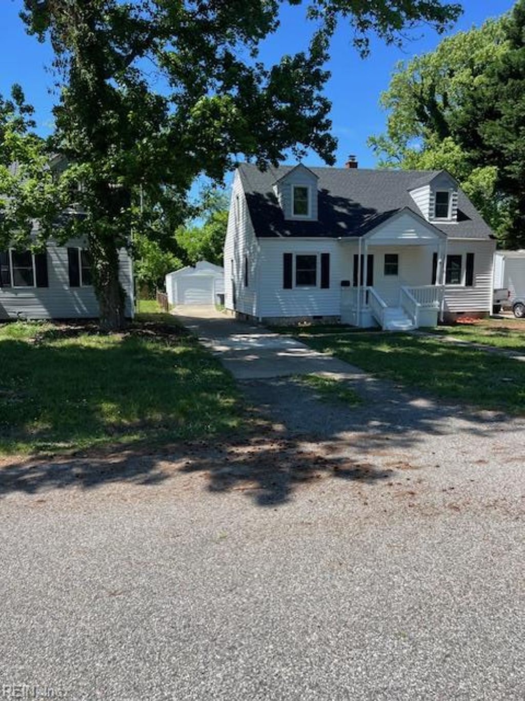 Photo of 32 W Southampton Avenue, Hampton, VA 23669 (MLS # 10635011)