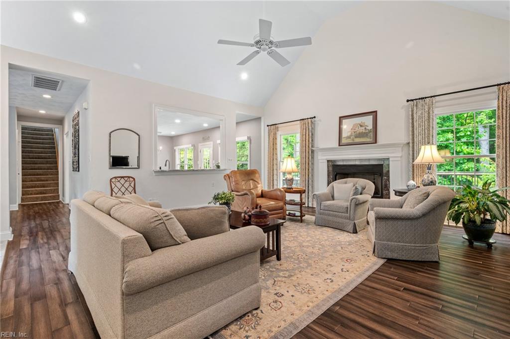 1555 Godfrey LN