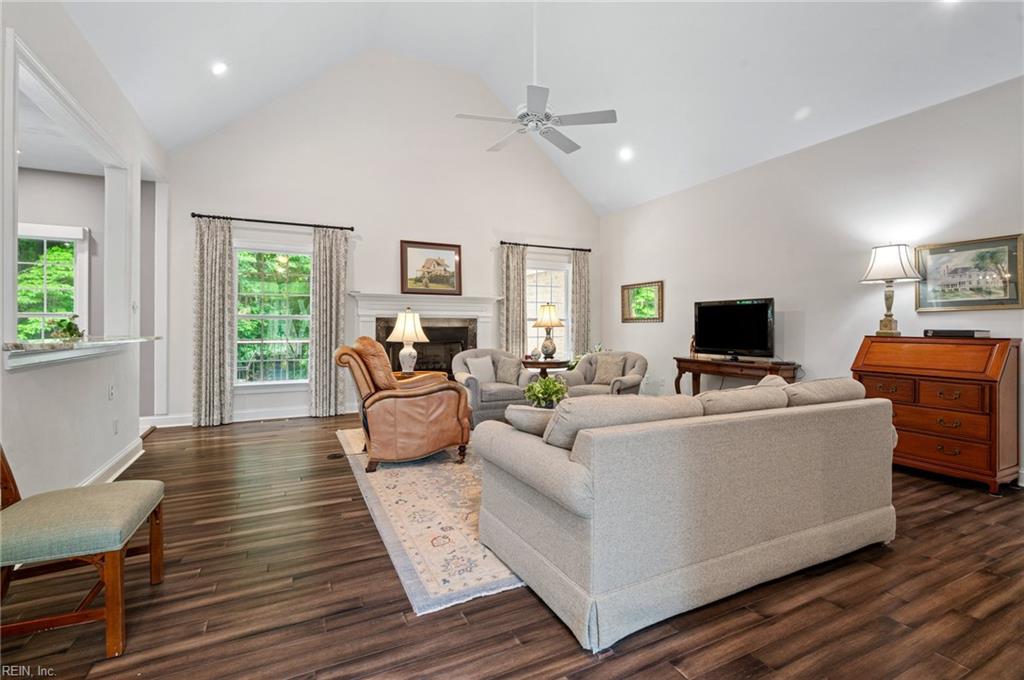 1555 Godfrey LN