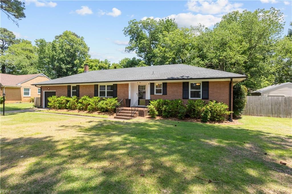 Photo of 3307 Dogwood Drive, Portsmouth, VA 23703 (MLS # 10639817)