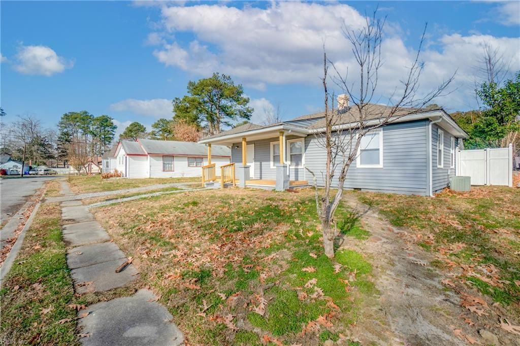 Photo of 6 Worden Place, Portsmouth, VA 23702 (MLS # 10612665)