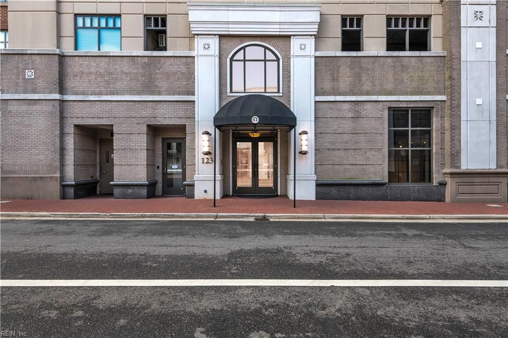 Photo of 123 College Place #1402, Norfolk, VA 23510 (MLS # 10625098)