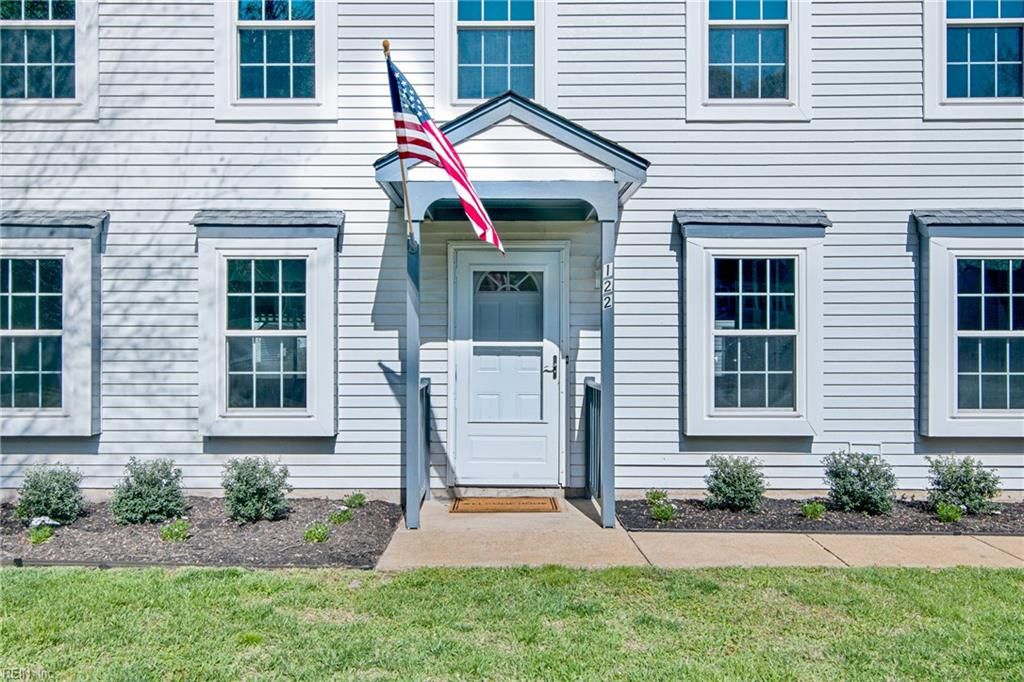 Photo of 122 Springdale Way, Hampton, VA 23666 (MLS # 10629087)