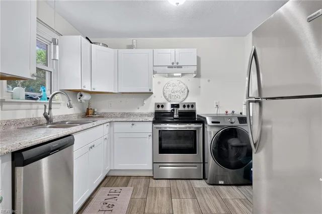 419 Hunlac Avenue, photo 3 of 26
