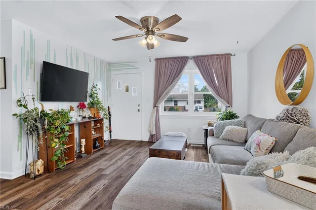 419 Hunlac Avenue, photo 4 of 26
