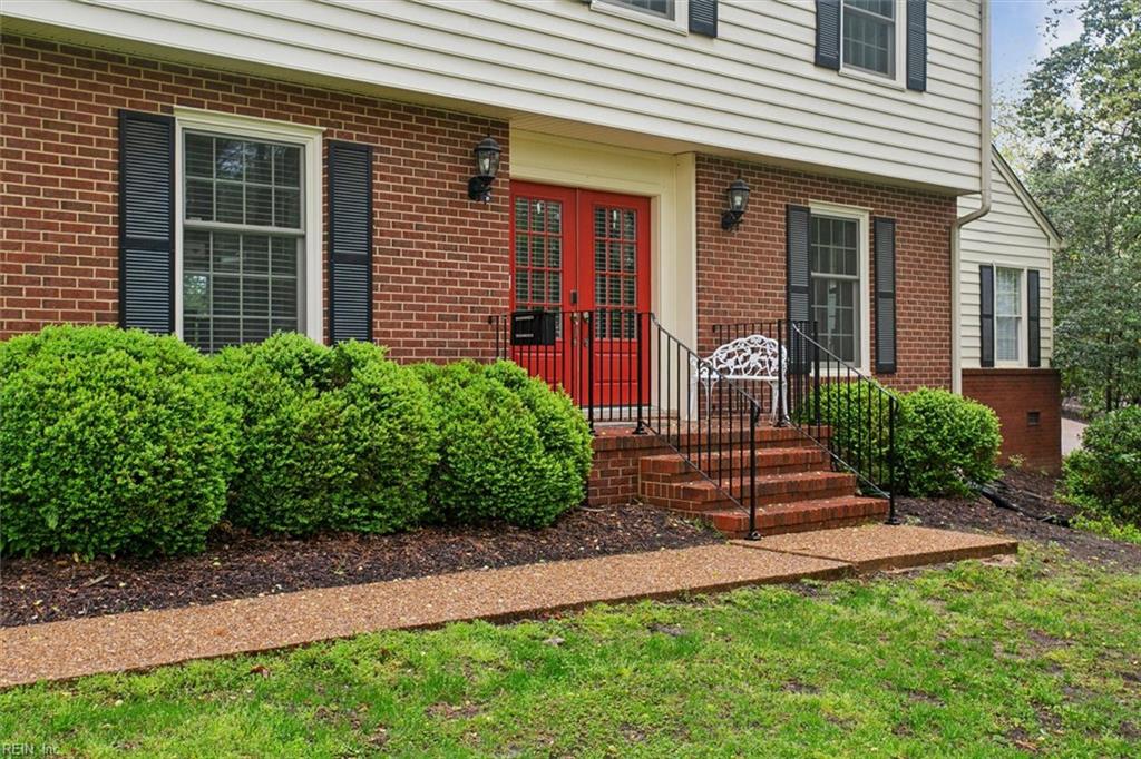 7 Woodlake CIR