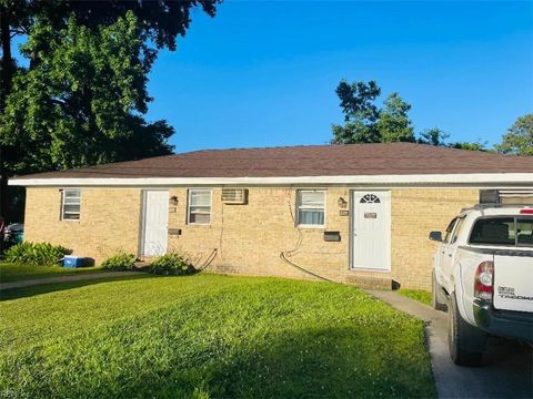 Duplex in Virginia Beach VA 224 Lavergne Lane.jpg