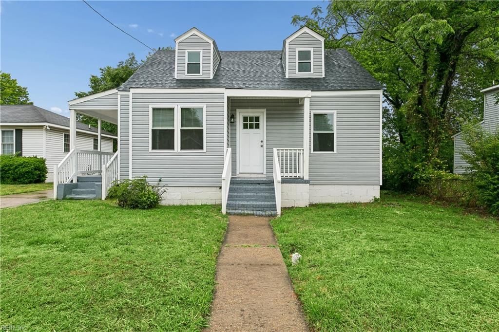 Photo of 924 Ivy Avenue, Newport News, VA 23607 (MLS # 10633869)