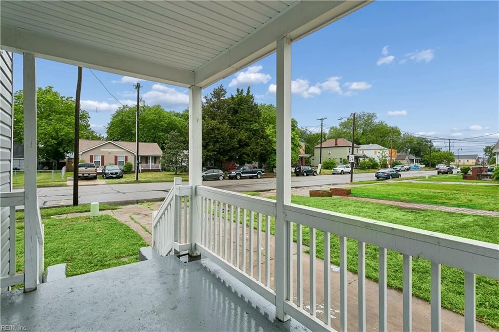 Photo of 924 Ivy Avenue, Newport News, VA 23607 (MLS # 10633869)